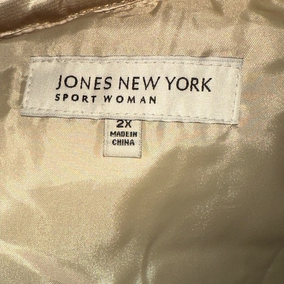 Women’s Vest - Picture 6 of 8